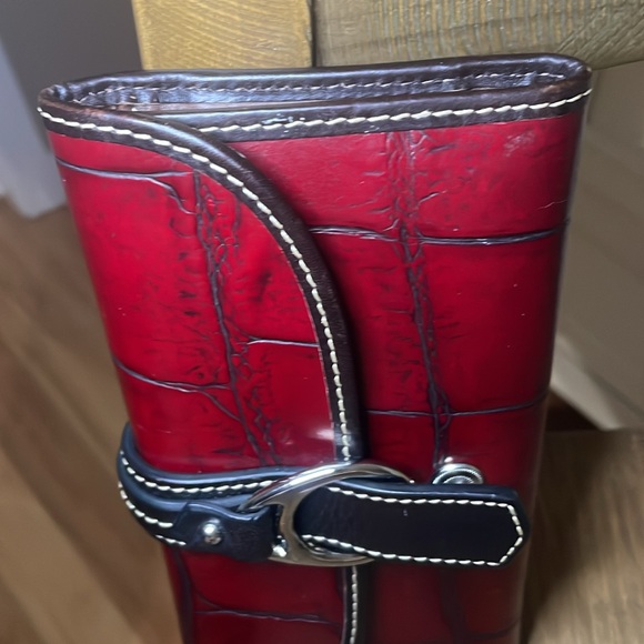 Dooney & Bourke Vintage Bordeaux Croc Embossed Leather Wallet front closure - Picture 13 of 14